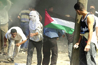 Palstinensische Jugendliche whrend einer Konfrontation mit dem israelischen Militr